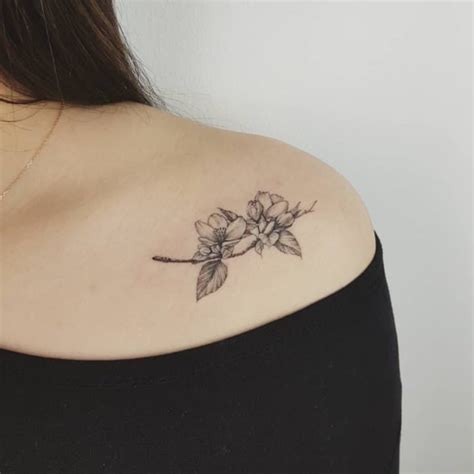 tatuajes pechos mujer|36 tatuajes en el pecho o pectoral para mujeres